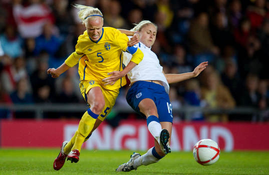 Caroline Seger, Sverige, Stephanie Houghton, England