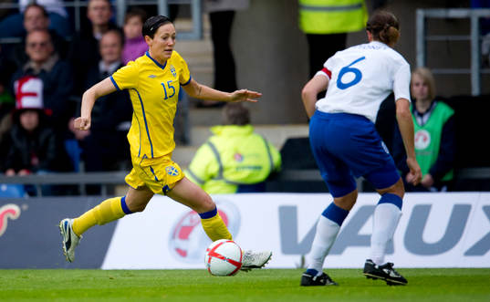 Therese Sjögran, Sverige, Casey Stoney, England