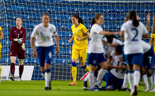 Hedvig Lindahl, Sverige, depp