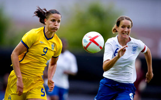 Jessica Landström, Sverige, Casey Stoney, England