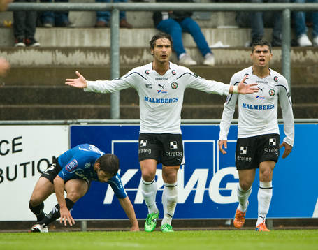 Nordin Gerzic, missnöjd med domarens beslut, Örebro