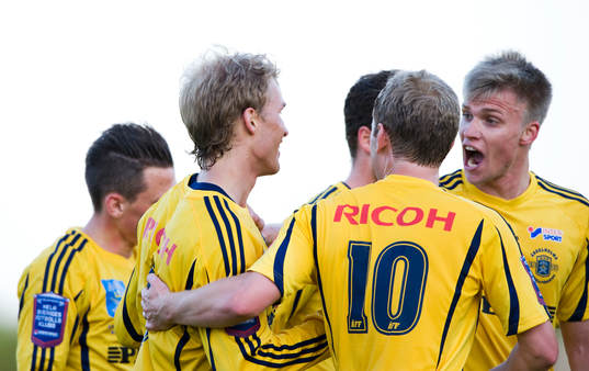 3-0 Sebastian Andersson, skyttekung, Ängelholm, grattas av