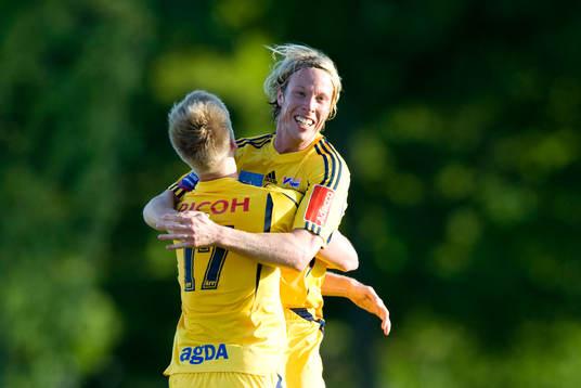 2-0 Jörgen Nilsson, Ängelholm, som grattas av Robin
