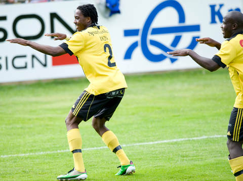 0-2, Ayanda Nkili, straff, och här segerdansar han med