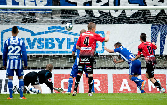 Magnus Andersson, Trelleborg, gör 0-1 bakom Marcus