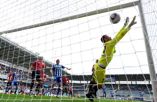 Ragnar Sigurdsson, Göteborg, gör 1-1 bakom Viktor Noring,