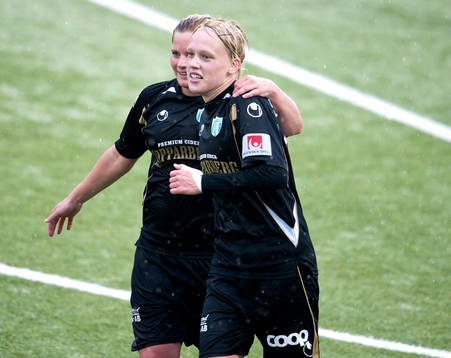 Linnea Liljegärd, Göteborg, gör 3-0, jubel Sara Lindén