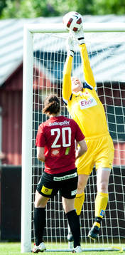 Räddning, Hedvig Lindahl, målvakt och Mia Carlsson,