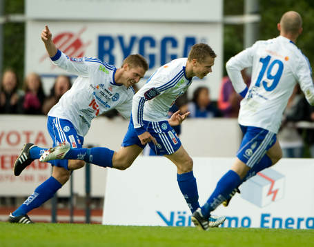 Bläddra bland fler bilder av Fotboll, Superettan, Värnamo - Jönköping