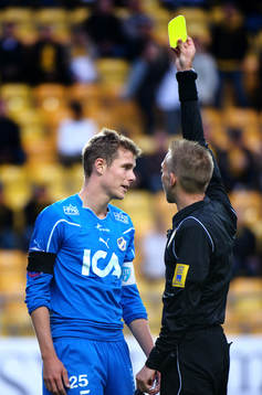 Richard Magyar, Halmstad, gult kort och straff för Elfsborg