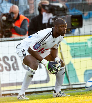 Pa Dembo Touray, målvakt