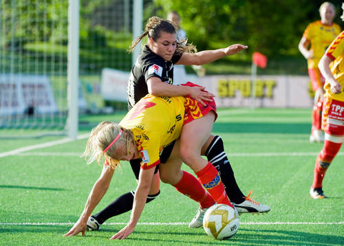 Bläddra bland fler bilder av Fotboll, dam, Damallsvenskan, Tyresö - Umeå