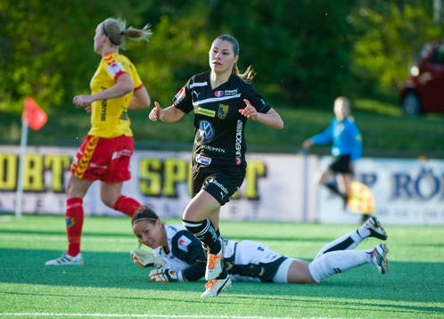 Ramona Bachmann, Umeå och Carola Söberg, målvakt, Tyresö