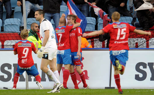 Passningsläggaren Rasmus Jönsson, Helsingborg gratuleras
