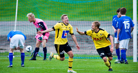 1-0 Mattias Andersson, Hässleholm, grattas av Victor
