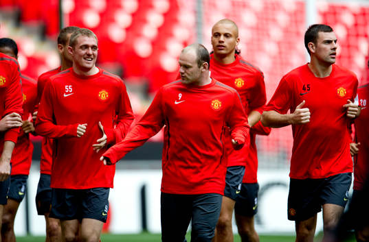 Wayne Rooney leder sina trupper