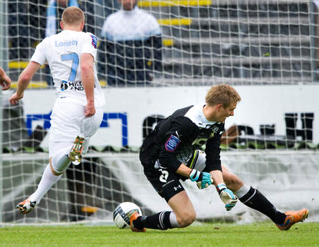 0-1 Daniel Larsson, Malmö, kommer fri med Karl-Johan