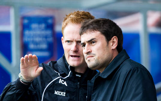 Michael Svensson och Josep Clotet Ruiz, tränare, Halmstad