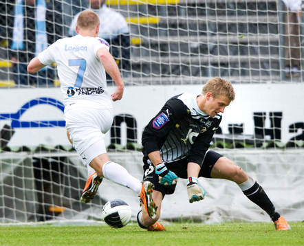 0-1 Daniel Larsson, Malmö, kommer fri med Karl-Johan