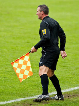 Assisterande domare, linjeman, linjeflagga