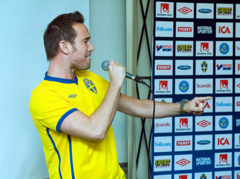 Anderz Wrethov sjunger VM-låten