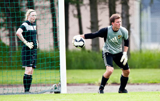 Målvaktsträning med VM-målvakten Hedvig Lindahl och
