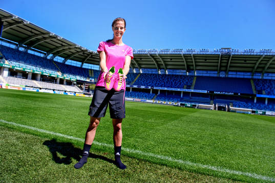 Lotta Schelin. Stadium, Adidas. Skor, fotbollskor