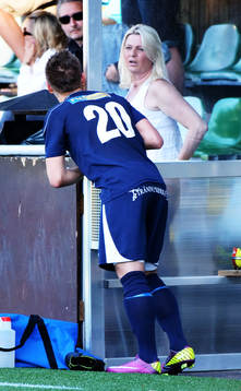 Anton Hysén, Utsiktens BK, pratar med mamma Helena Hysén