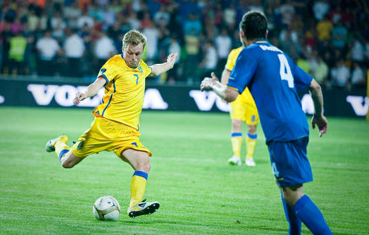 Sebastian Larsson, Sverige laddar för skott