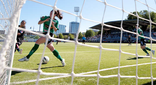 Anna Ahlstrand, Göteborg, gör 1-0