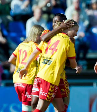 Elaine Estrella Moura och Katrin Schmidt, Tyresö eftyer 2-0