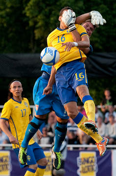 Mervan Celik, Sverige, Vaso Vasic, målvakt Serbien