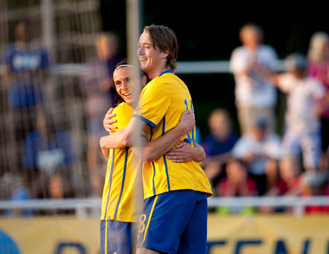 Rasmus Jönsson, Sverige, gör 2-1, jubel Niklas Hult