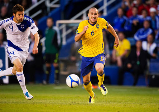 Joona Toivio, Finland, jagar Emir Bajrami, Sverige