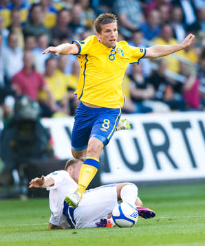 Anders Svensson flyger över finländarna