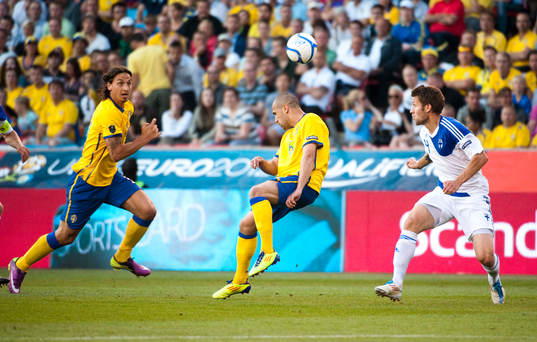 Emir Bajrami spelar fram Zlatan Ibrahimovic, Sverige