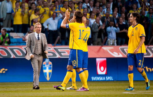 Erik Hamrén, förbundskapten, Sverige jubel med spelarna