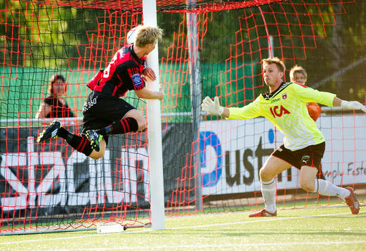 Pontus Åsbrink, Brommapojkarna, nickar in 2-0 bakom Johan