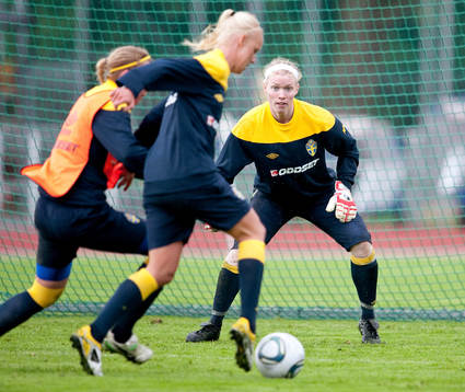 Caroline Seger, Hedvig Lindahl, målvakt