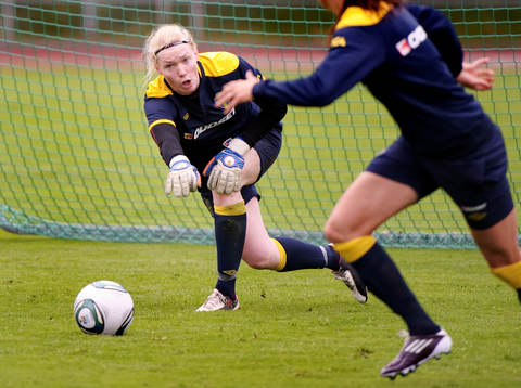 Hedvig Lindahl, målvakt