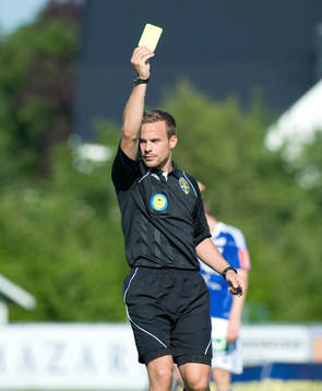 Kristoffer Karlsson, domare, gult kort, varning