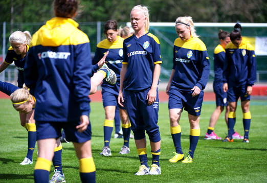 Fotboll, Dam, Sverige, Träning