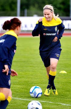 Lisa Dahlkvist, Sverige