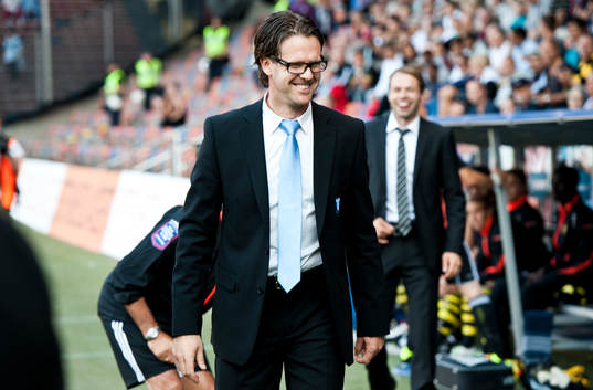 Rikard Norling, tränare Malmö är framme och skämtar med