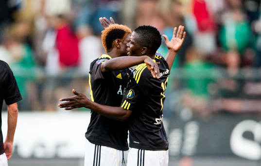 Mohamed Bangura och Ibrahim Teteh Bangura, AIK, kramas