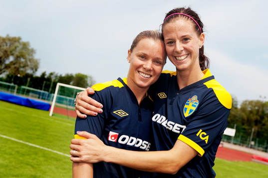Sara Thunebro, Lotta Schelin