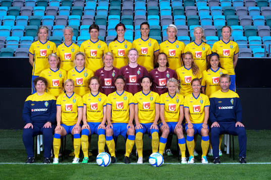 Bakre raden: Linda Sembrant, Caroline Seger, Linda