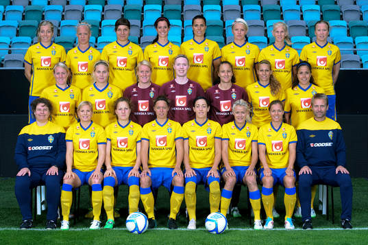 Bakre raden: Linda Sembrant, Caroline Seger, Linda