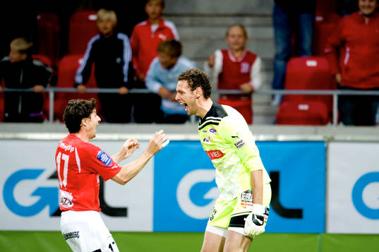 Daniel Mendes och Etrit Berisha, målvakt, Kalmar, jubel