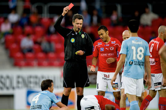 Daniel Andersson, Malmö, Martin Ingvarsson, domare, rött
